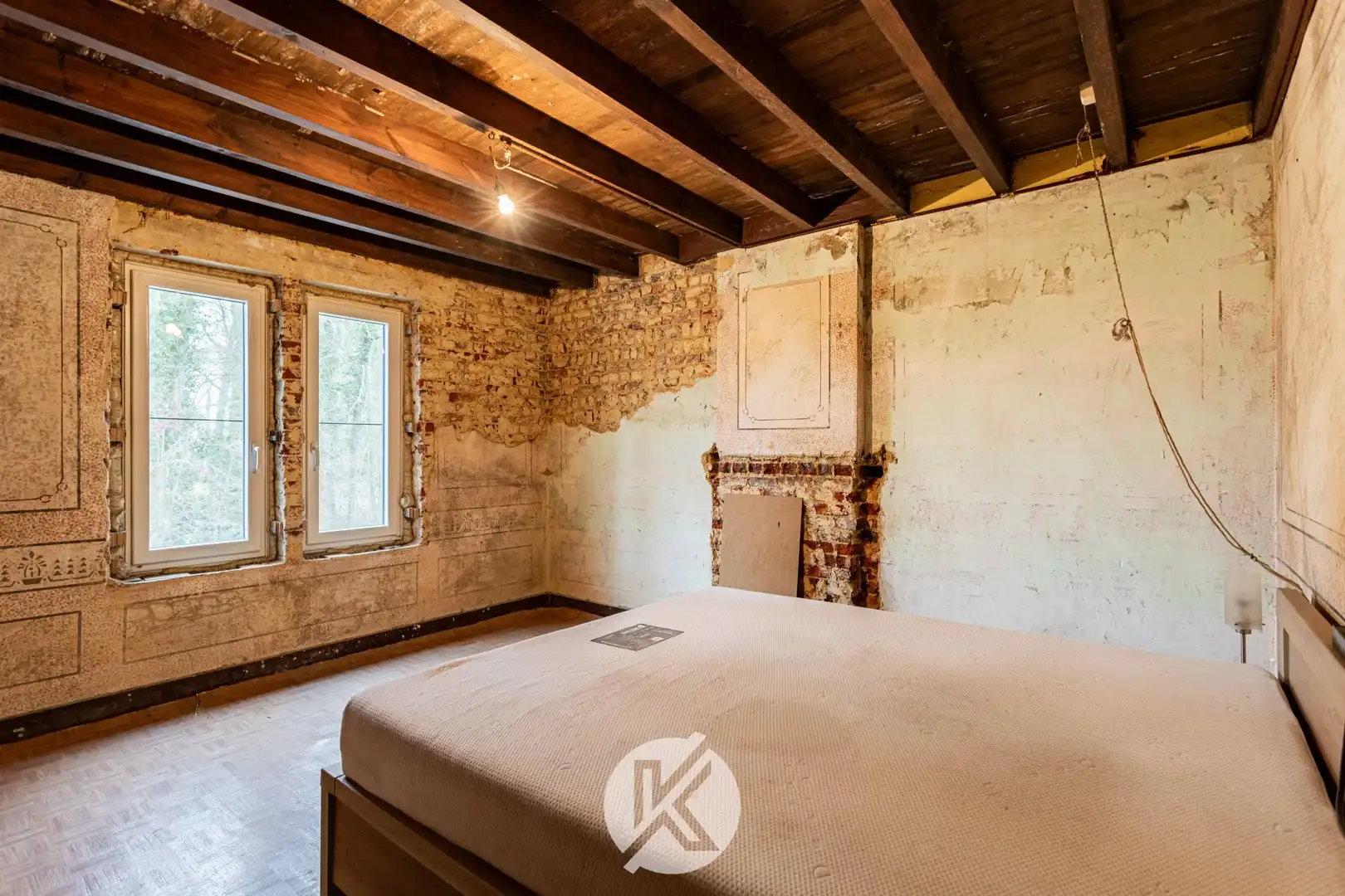 Interessante renovatiewoning op uniek perceel foto 15