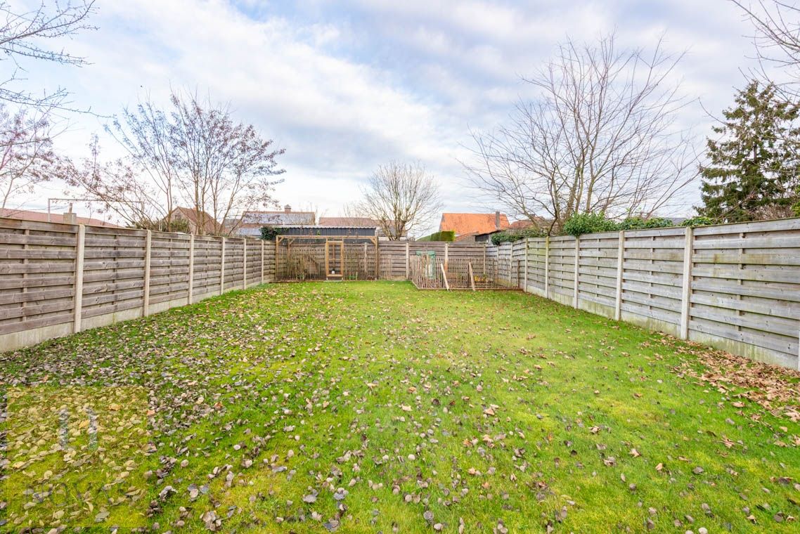 Gezellige woning met 3 slaapkamers, fijne woonkamer en diepe tuin foto 27