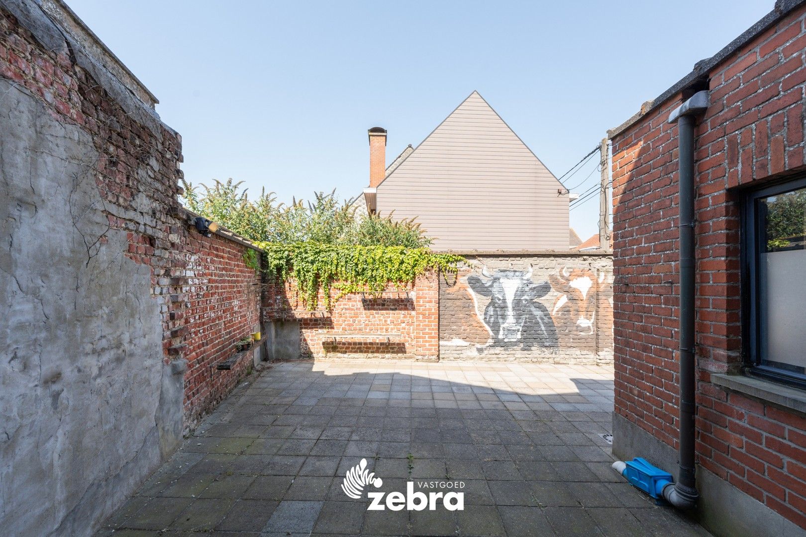 Bijzonder unieke hoekwoning gelegen op een commerciële ligging te Roeselare! foto 7