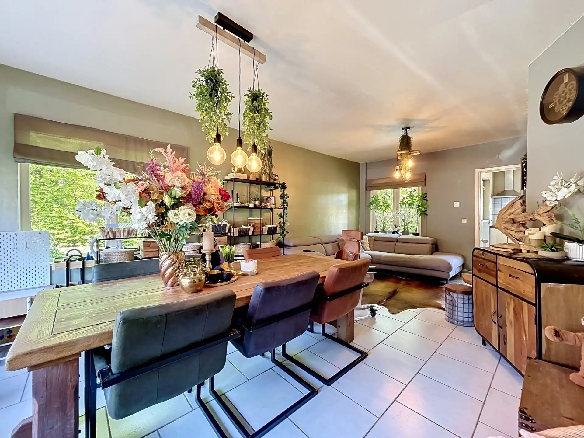 Half open bebouwing met 3 slaapkamers en garagebox op toplocatie!! foto 2