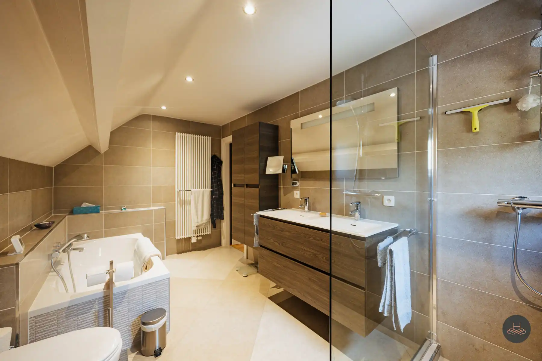 Prachtige vrijstaande villa in rustige omgeving foto 22