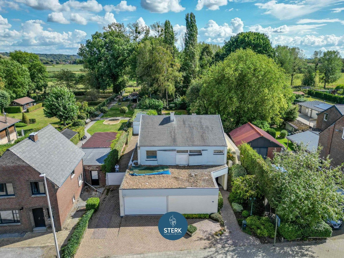 VERRASSEND RUIME GEZINSWONING MET EEN PRACHTIGE TUIN TE BOORSEM !  foto {{pictureIndex}}