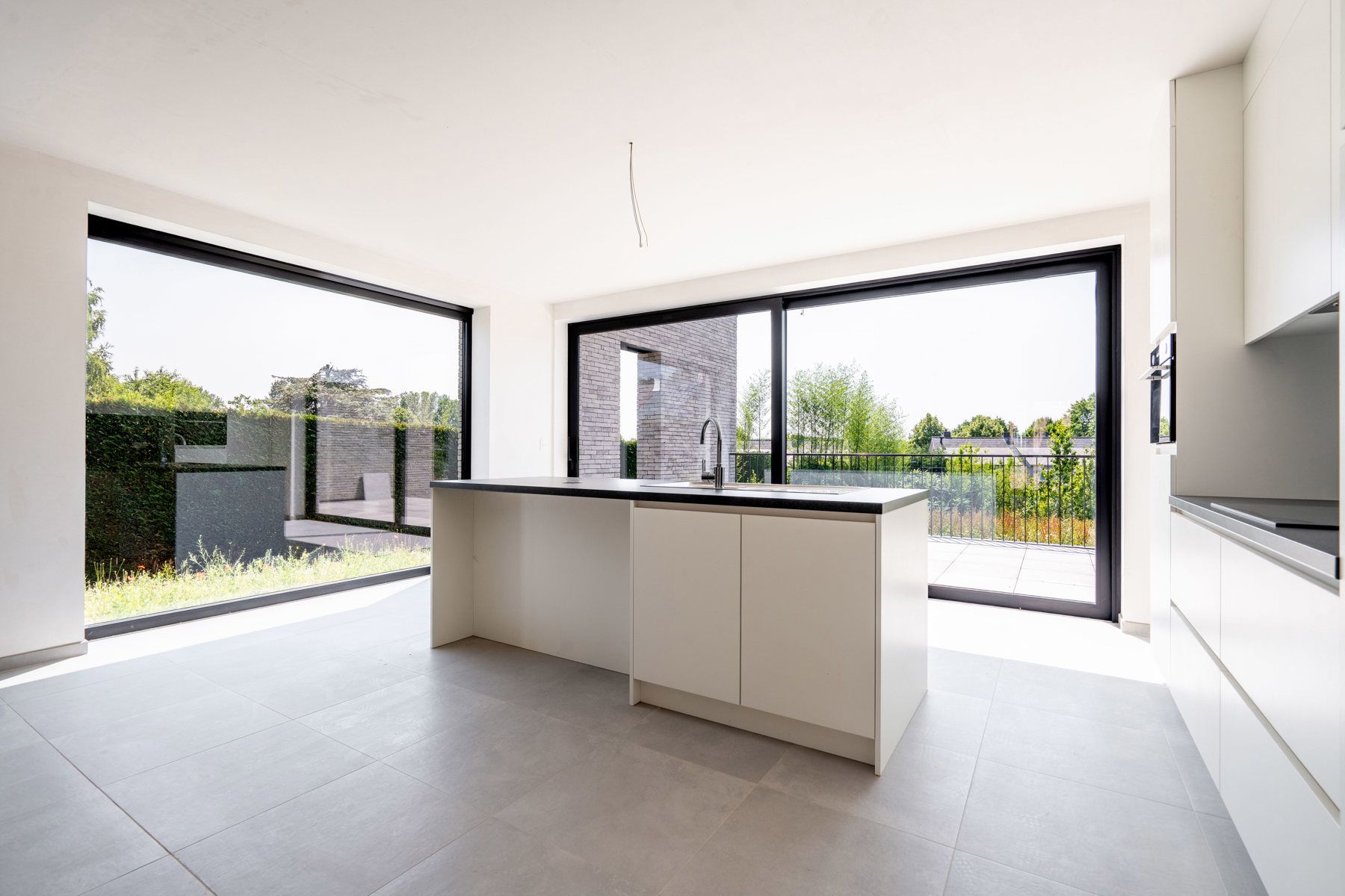 Prachtige nieuwbouwwoning in heel rustige straat te koop! foto 7