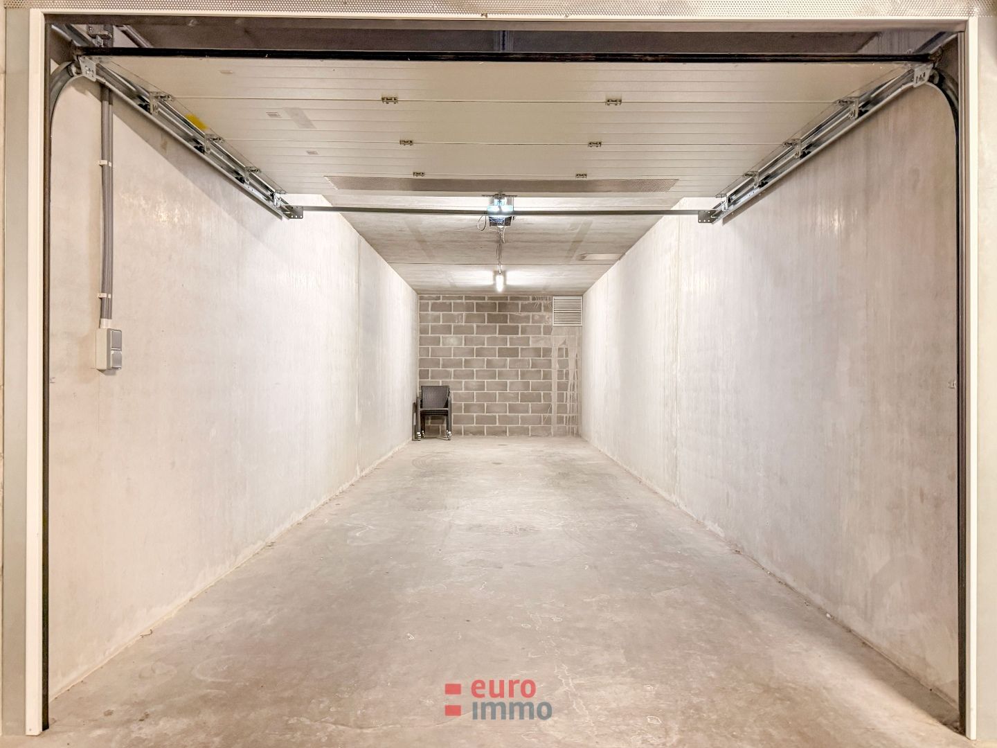 Zéér grote garagebox centraal in Nieuwpoort-Bad! foto 7