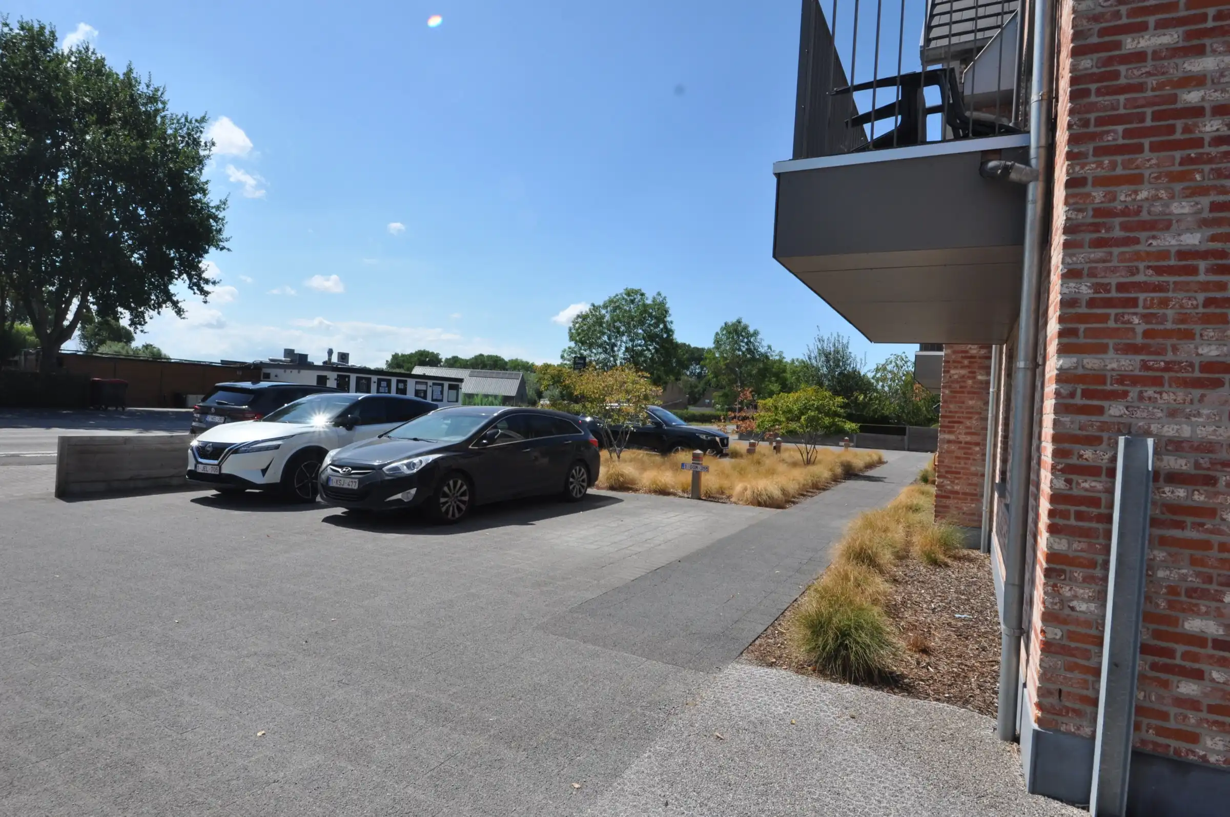 Stijlvol appartement met private autostaanplaats foto 4