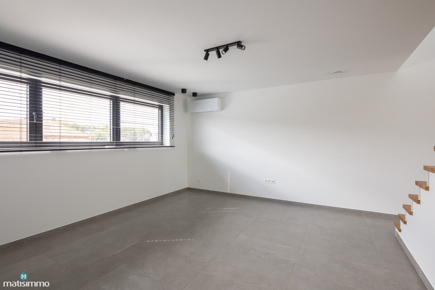 NIEUWBOUWDUPLEXAPPARTEMENT VOORZIEN VAN ALLE COMFORT MET DRIE SLAAPKAMERS TE MOPERTINGEN foto 11