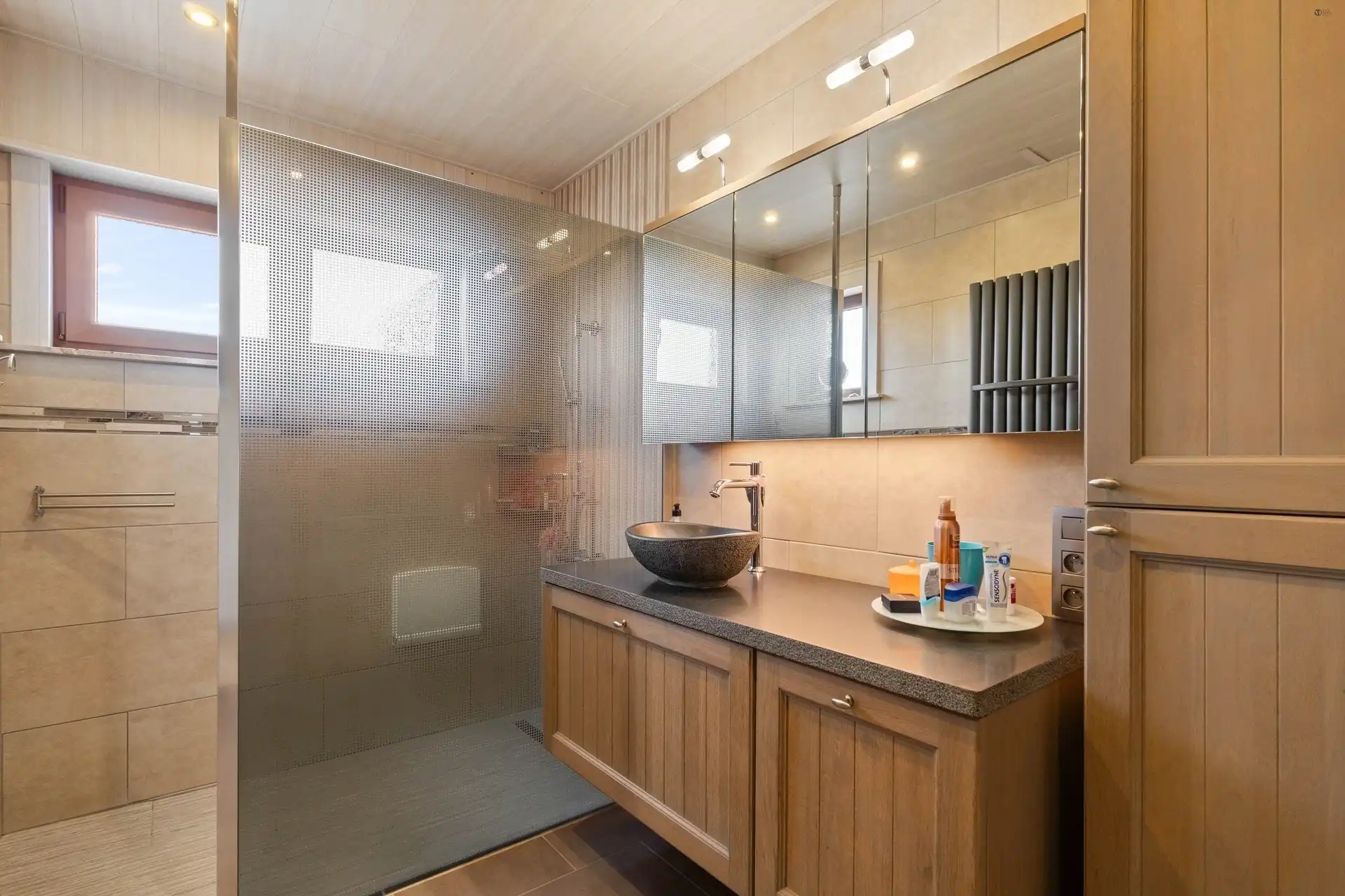 Stijlvol gerenoveerde bungalow te Stekene foto 16