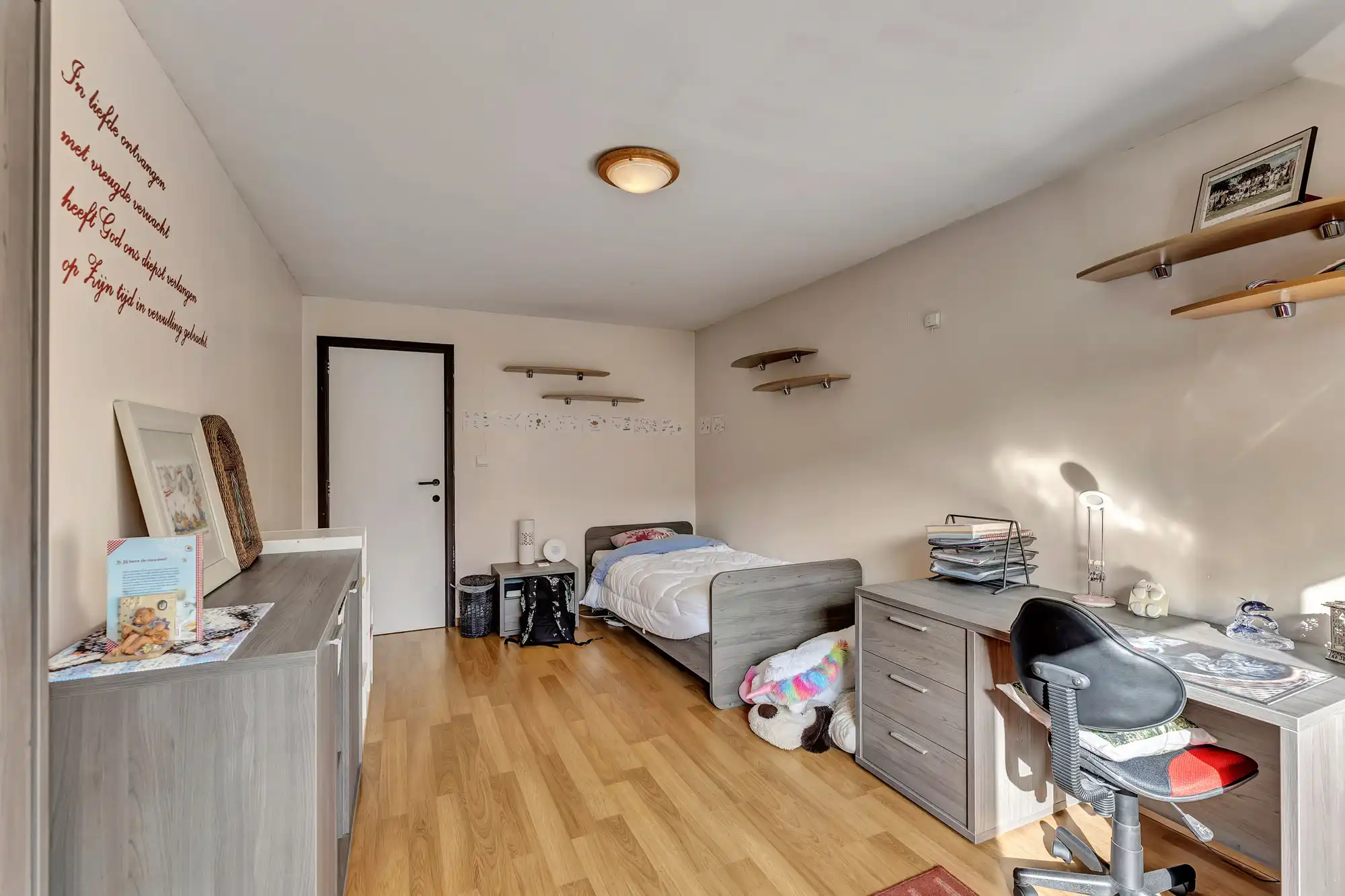 Gezellige gezinswoning met veranda, tuin en garage te koop foto 15