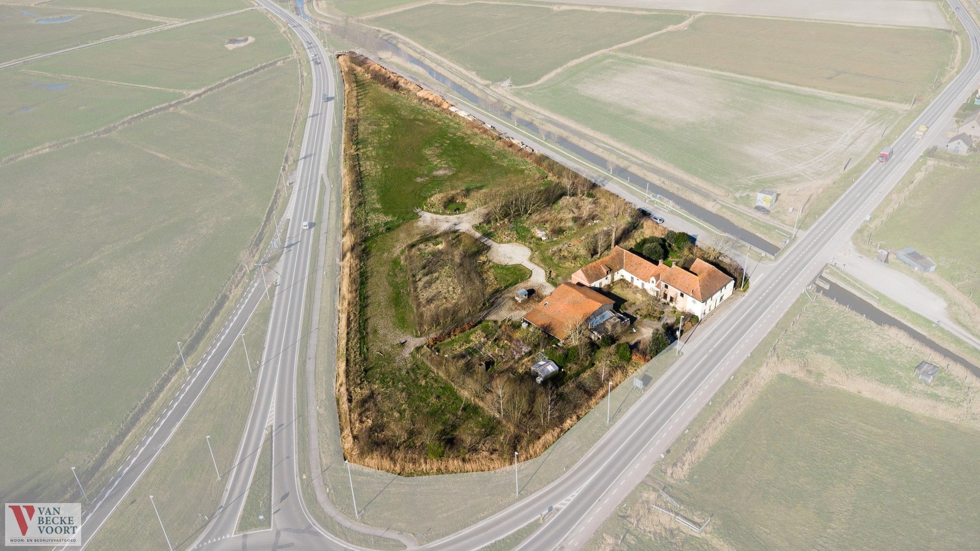 Te renoveren hoeve op 1,6 ha foto 2