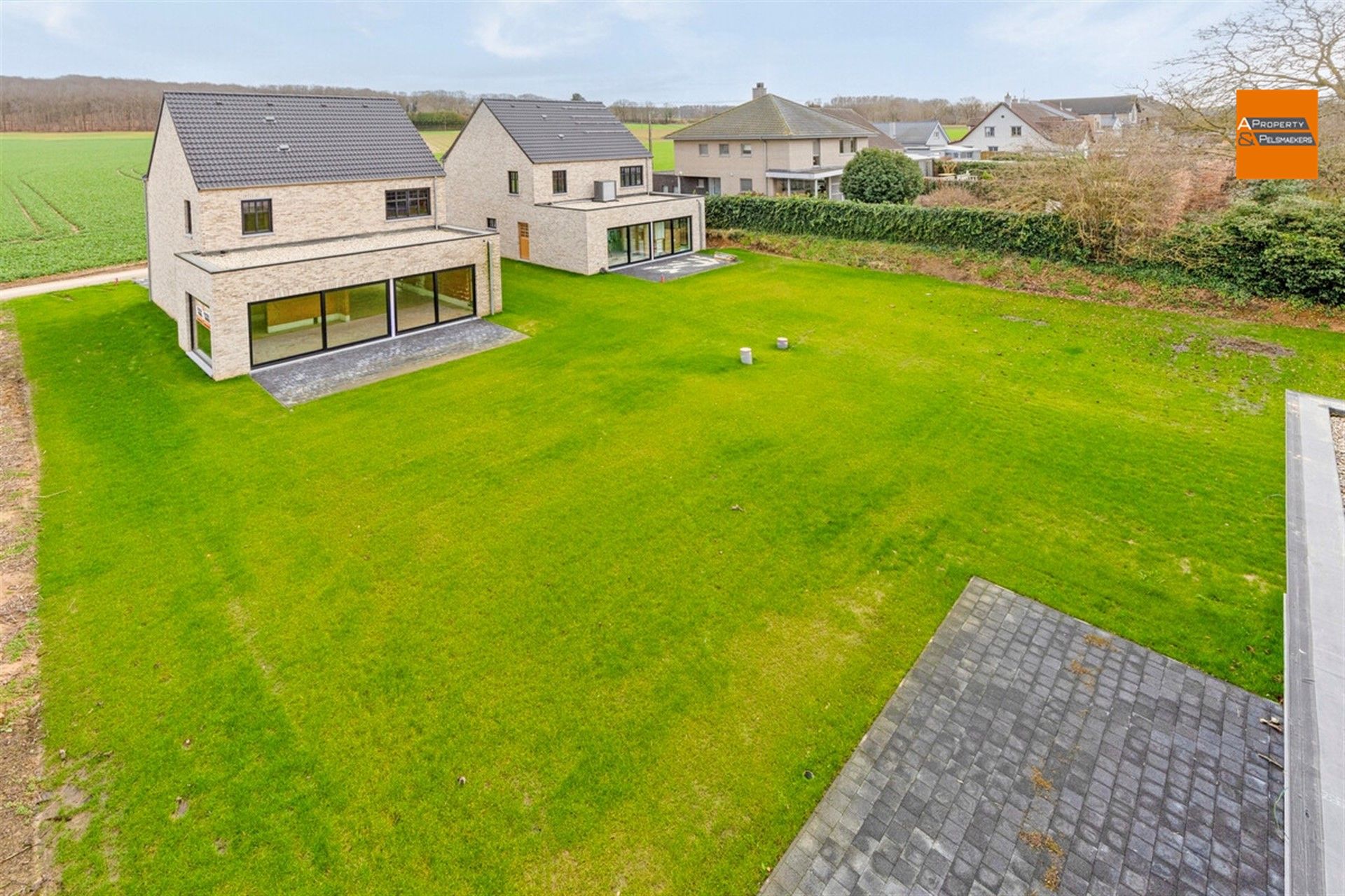 Nieuwbouwwoning met 4 slaapkamers foto 6