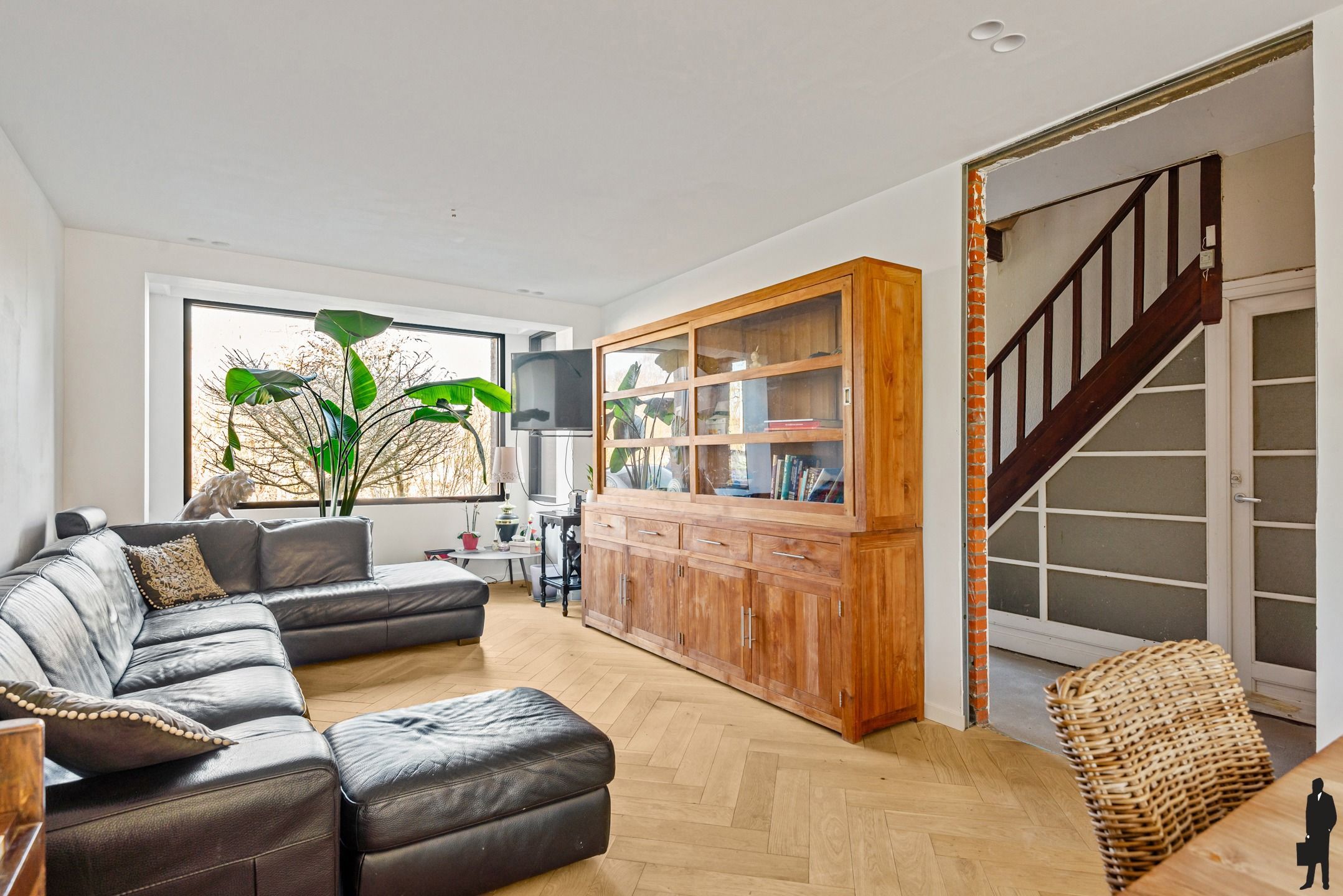 (Deels) gerenoveerde woning met ZW parktuin (ca. 1968m²) foto 24