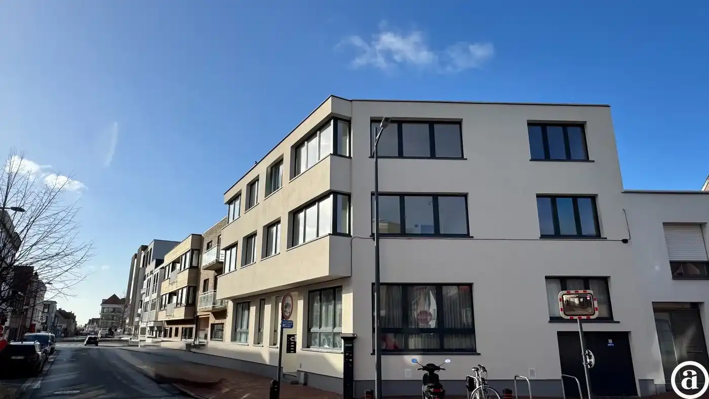 Gerenoveerd hoekappartement met 2 volwaardige slaapkamers, vlakbij het centrum van Knokke. foto 7