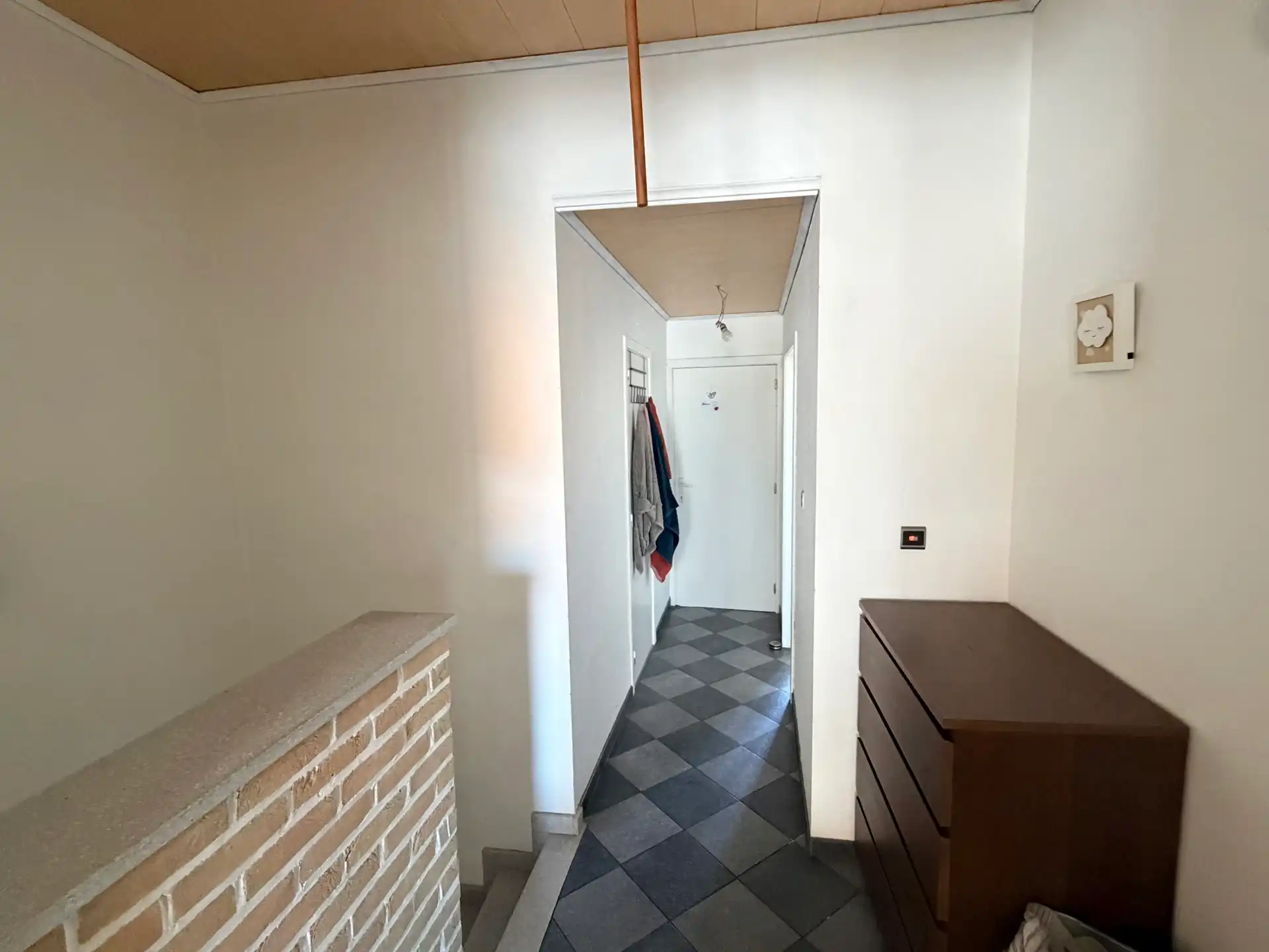 Zeer ruime instapklare woning 3 slaapkamers, zolder, bureau, garage en zonnige tuin. Adinkerke. foto 13