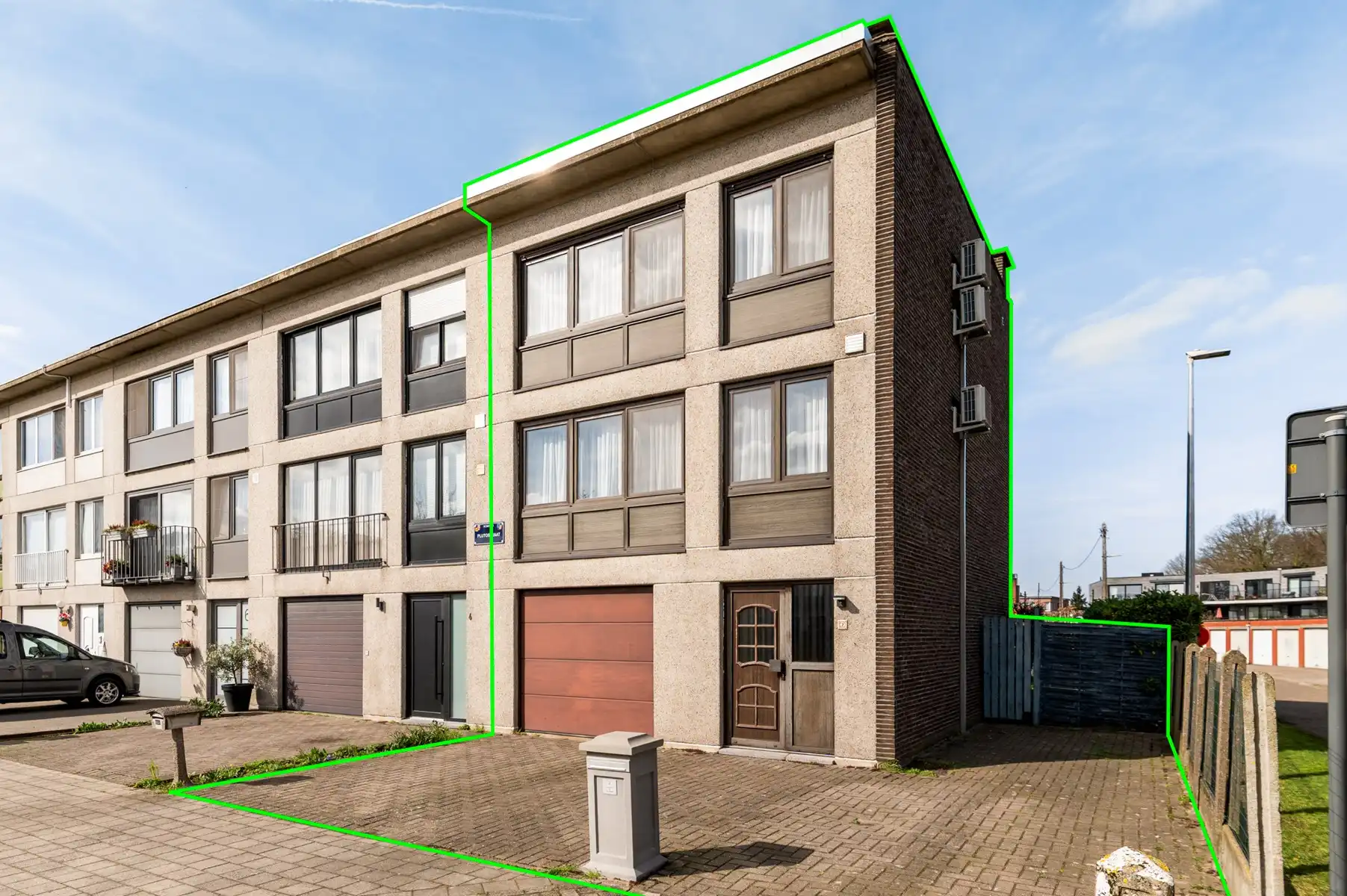 Rustig en energiezuinig wonen in doodlopende straat foto {{pictureIndex}}