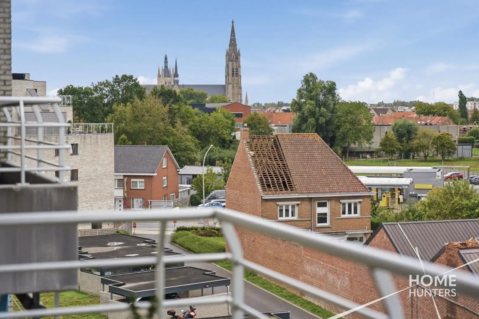 Ruim appartement met twee slaapkamers, een vernieuwde badkamer en 2 unieke terrassen.  foto 27