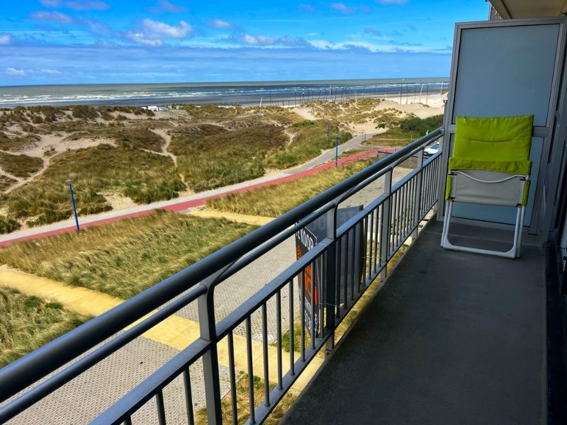Ruim appartement met frontaal zeezicht en privéparking – Oostduinkerke foto 3