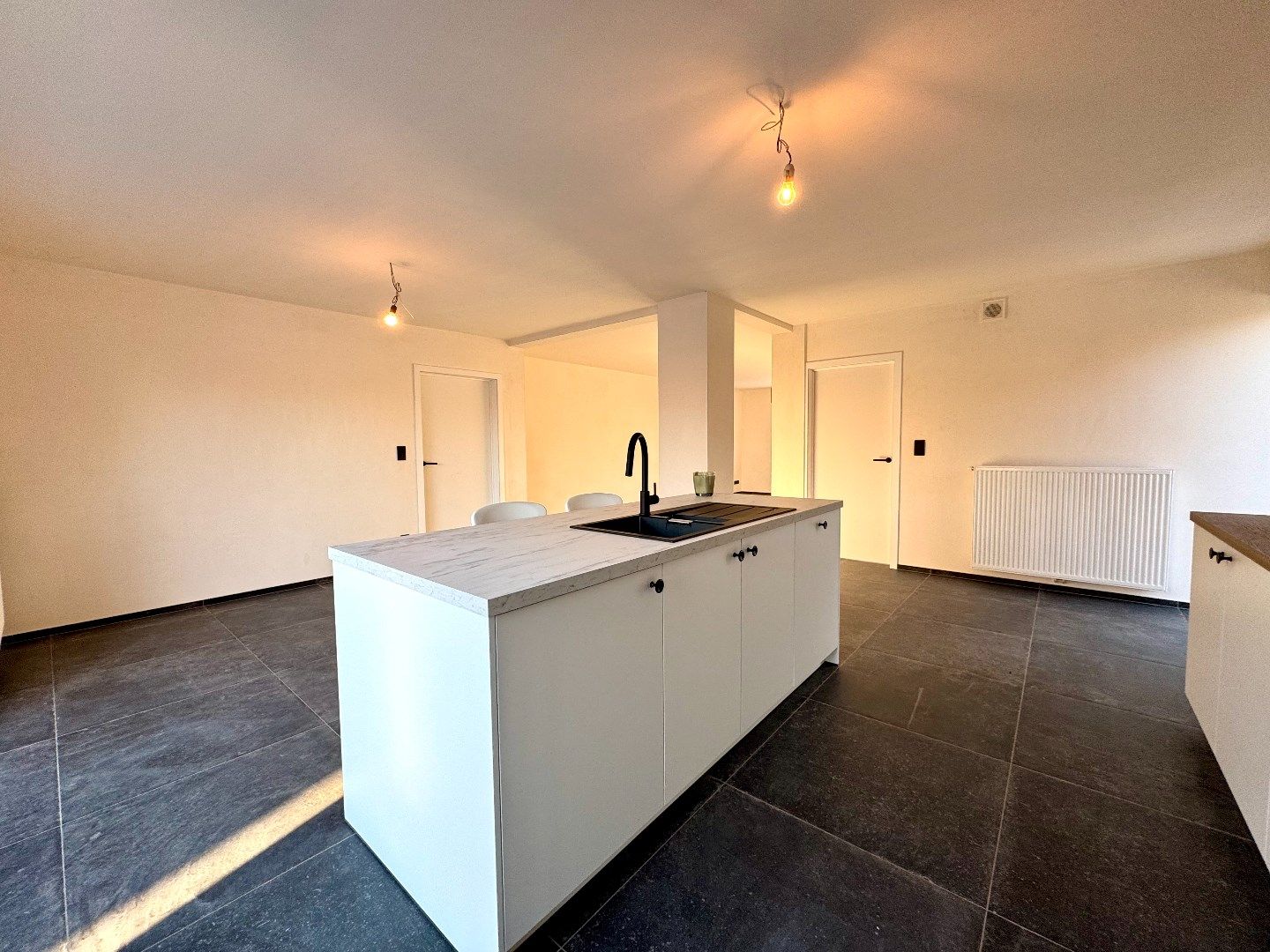 GERENOVEERDE HALFOPEN WONING MET 3 SLPKS, 2 BADKAMERS, TUIN EN GARAGE foto 11