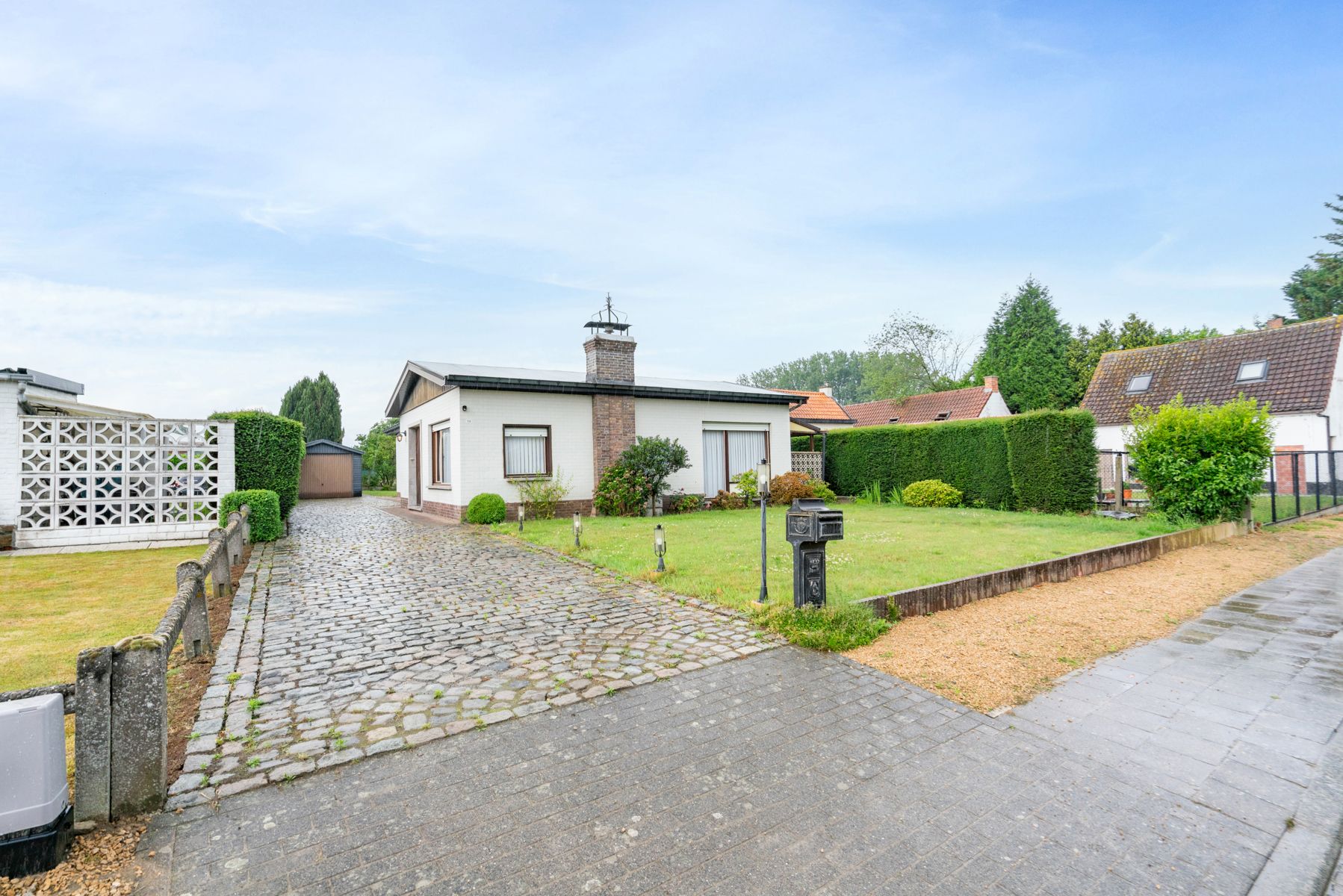 Bungalow met drie slaapkamers en zuidgerichte tuin! foto {{pictureIndex}}