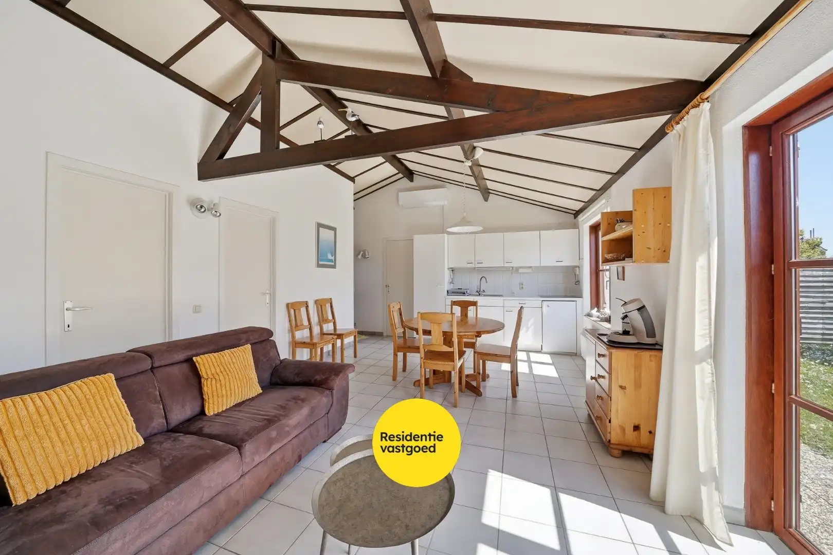 Instapklare vakantiewoning met zonnige tuin en 2 slaapkamers foto 5