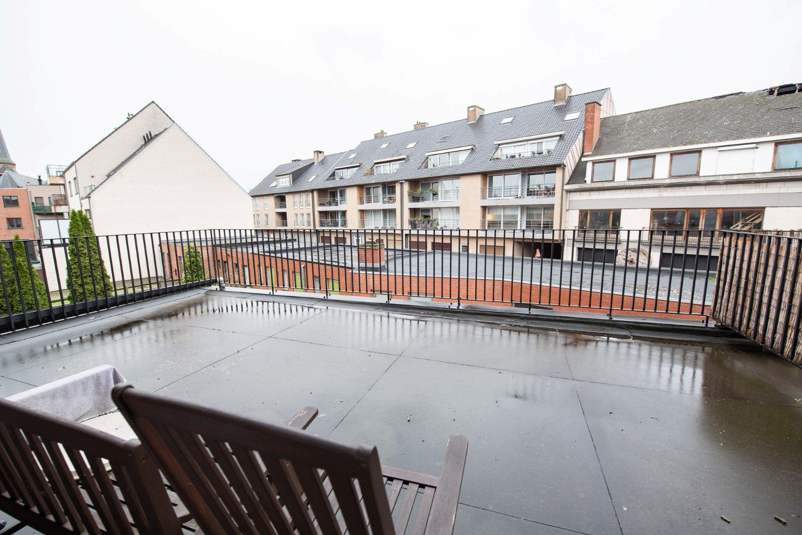 Instapklaar lichtrijk appartement met 2 slaapkamer, garagebox en zéér ruim terras! foto 12