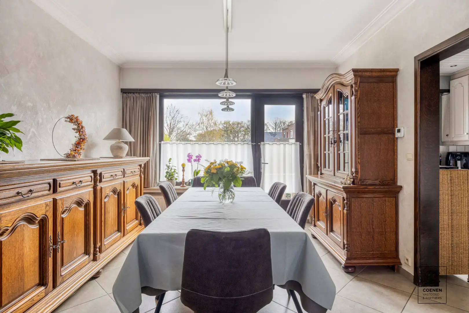 Zeer verzorgde bel-etagewoning op een centrale ligging te Kontich! foto 3