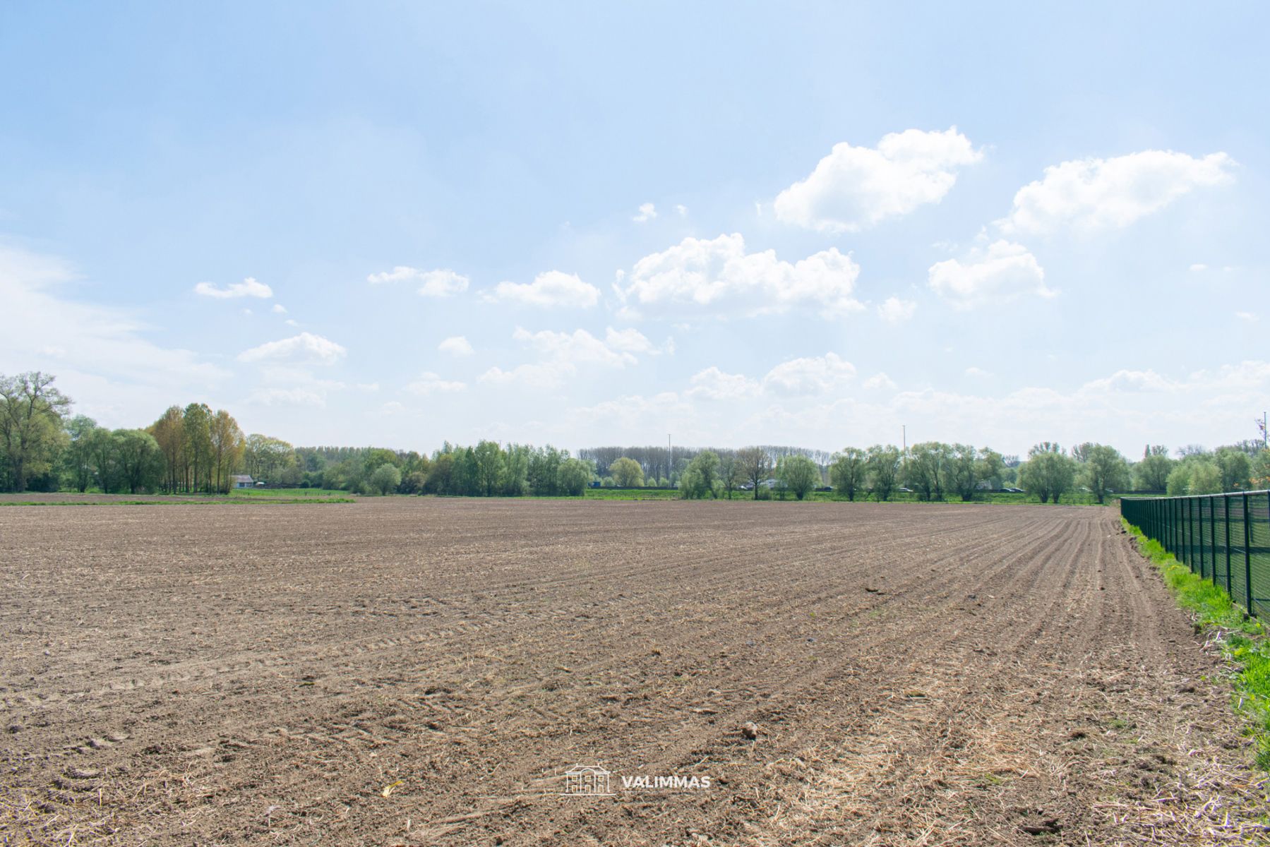 Mooi perceel landbouwgrond, ± 1,20 hectare foto {{pictureIndex}}