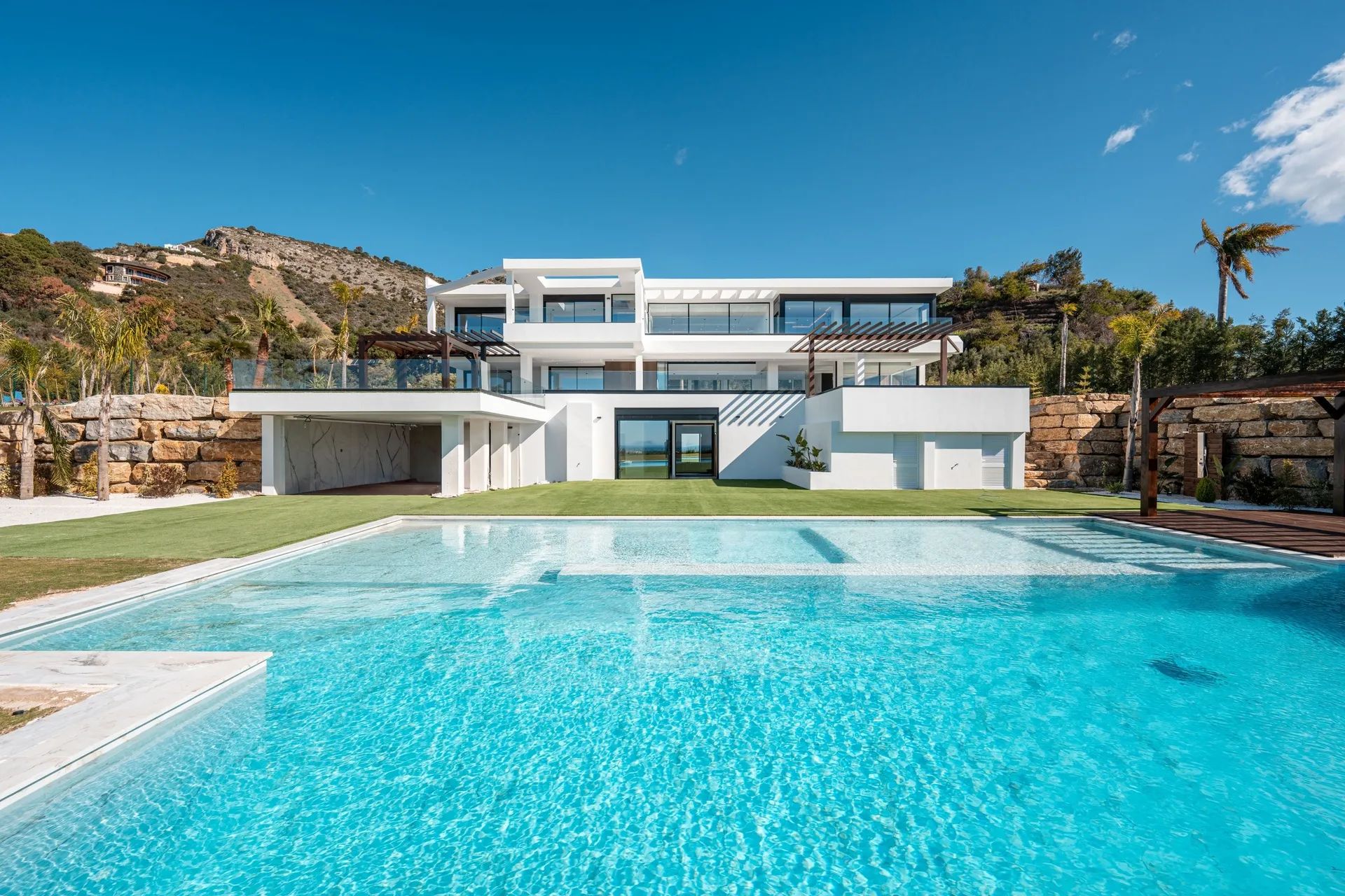 Adembenemende villa in Benahavis - prachtig zicht en luxe! foto {{pictureIndex}}