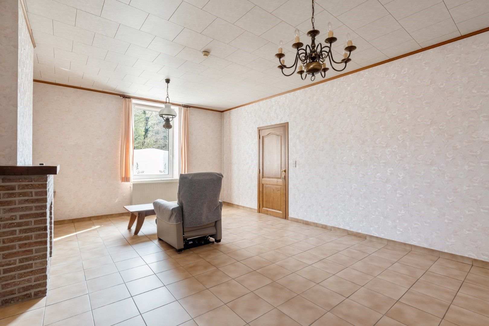 Degelijke te renoveren woning met stalling op 6a70ca in het landelijke Sluizen foto 6