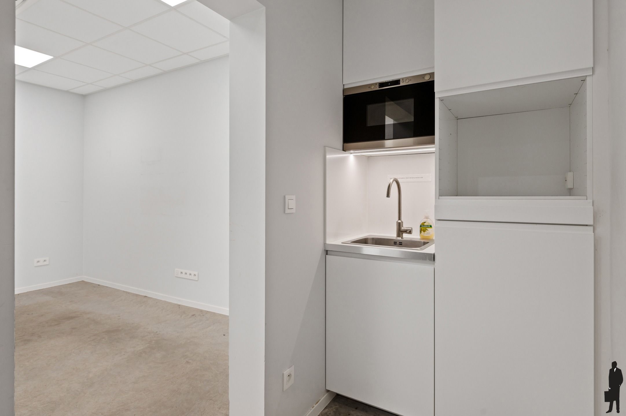 Recent handelspand (ca. 120m²) met 2 autostaanplaatsen foto 10