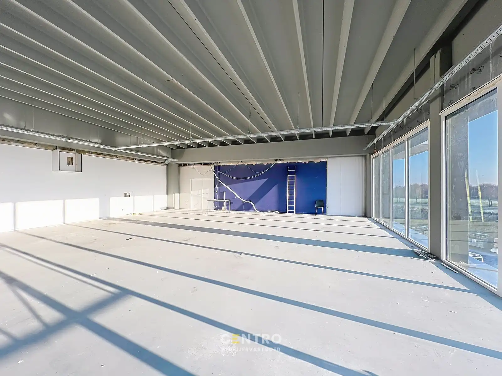 Energiezuinige, vernieuwde SERVICED kantoorruimte met mogelijkheid om een MAGAZIJN (215m²) bij te huren op Ieper Business Park! foto 17