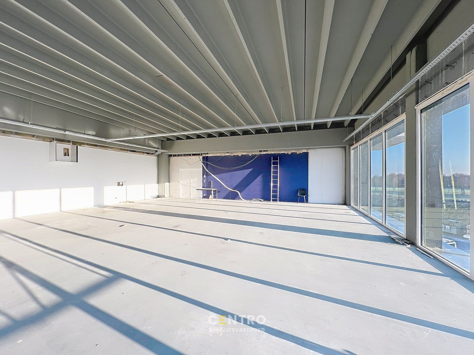 Energiezuinige, vernieuwde SERVICED kantoorruimte met mogelijkheid om een MAGAZIJN (215m²) bij te huren op Ieper Business Park! foto 17