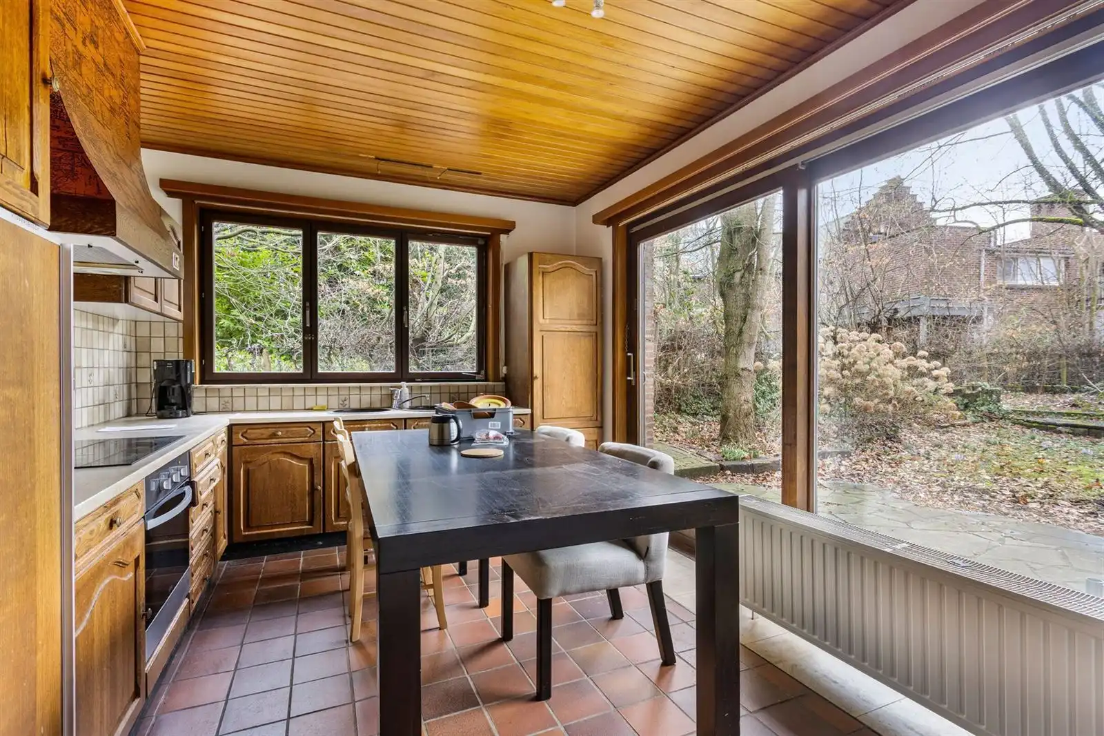 Villa op te frissen in hartje Pajottegem foto 10