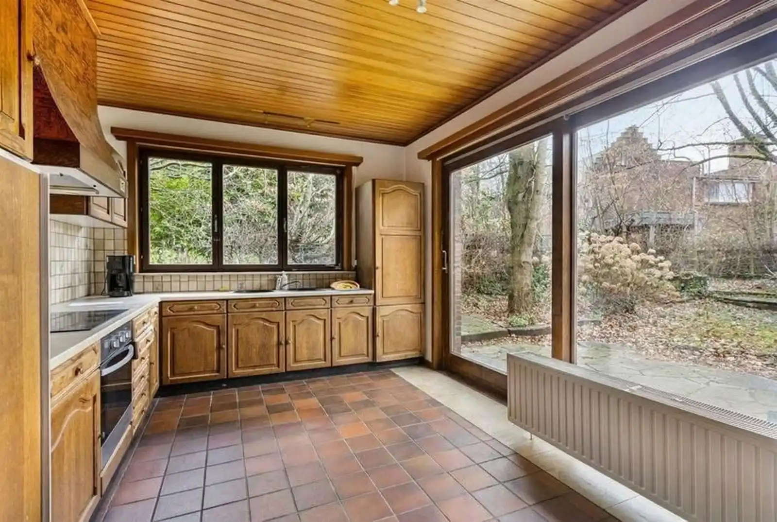 Villa op te frissen in hartje Pajottegem foto 10