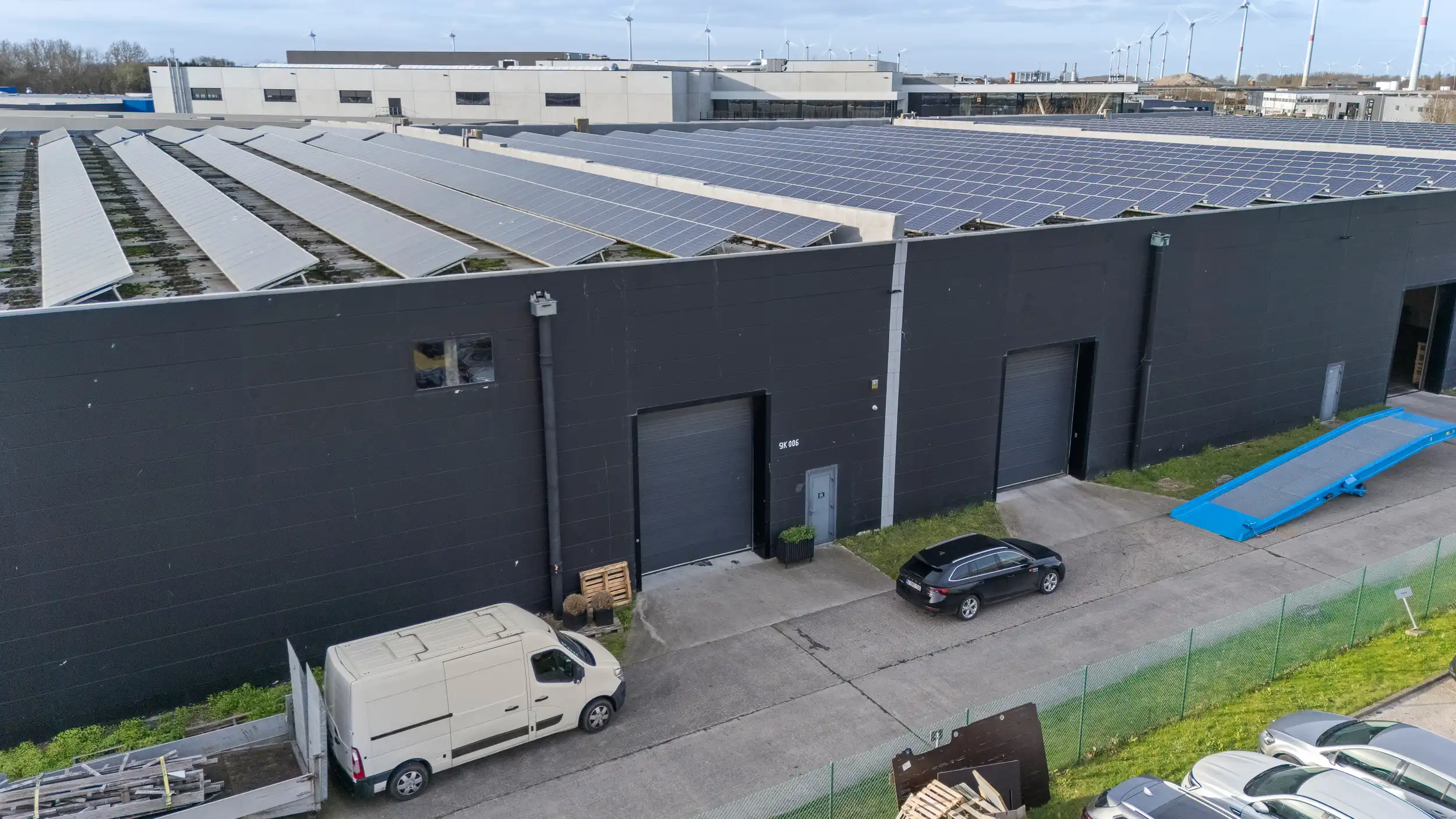 Top gelegen KMO-unit van 610 m² met parking foto 2