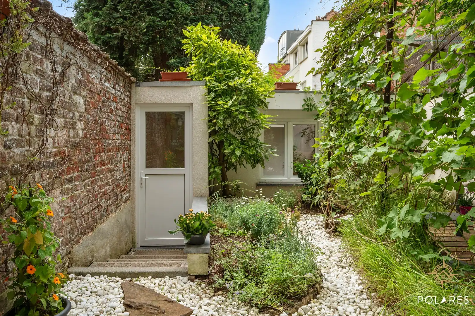 Gelijkvloers appartement met tuin, garage én bijgebouw! foto 13
