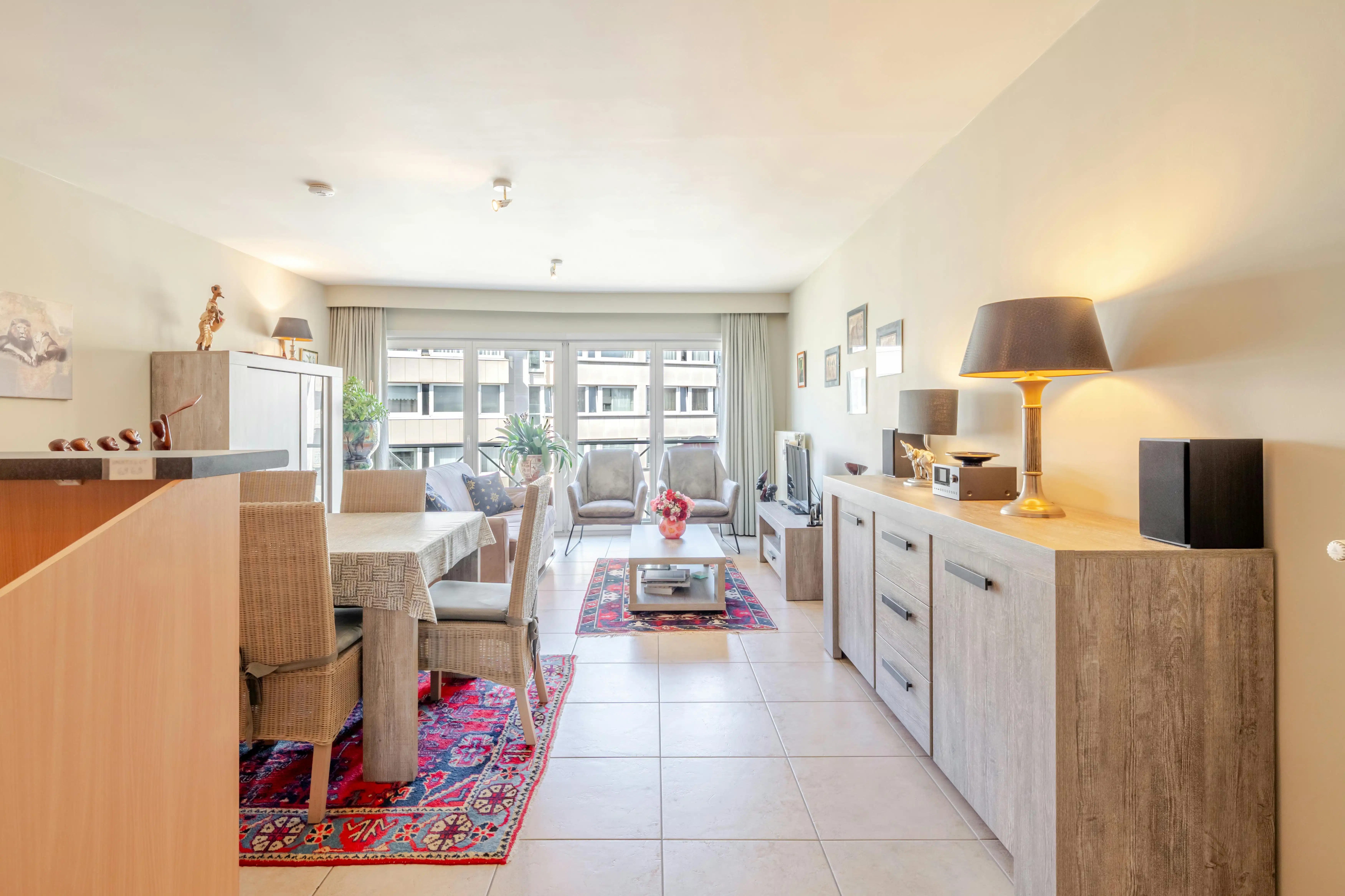 Ruim 2-slaapkamer appartement met zonnig terras te Oostende foto 4