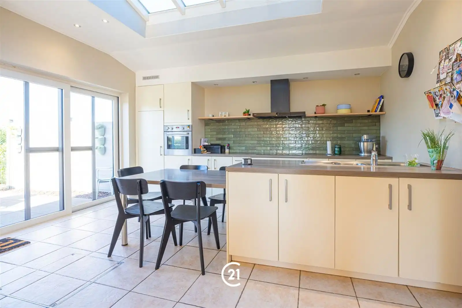 Instapklare 3gevelwoning met tuin en carport op 4are95 foto 13