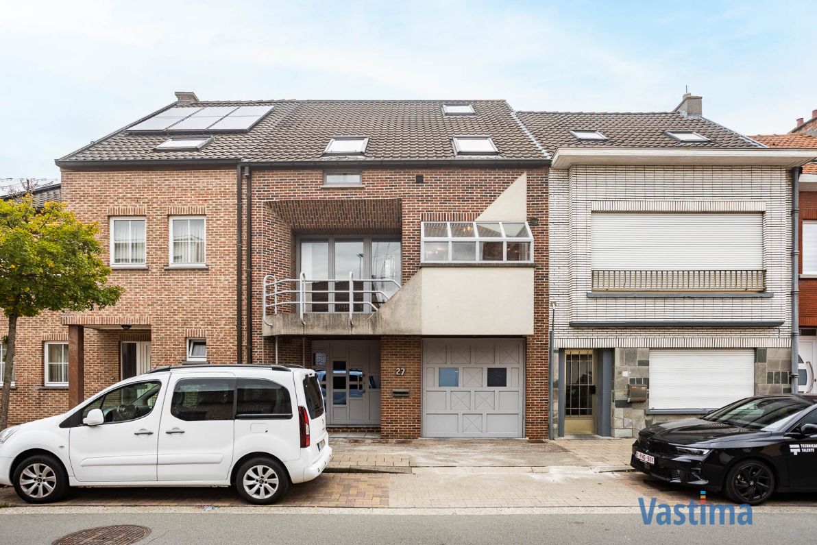 Instapklare architectenwoning met 4 slaapkamers, tuin en garage nabij centrum Erembodegem foto {{pictureIndex}}