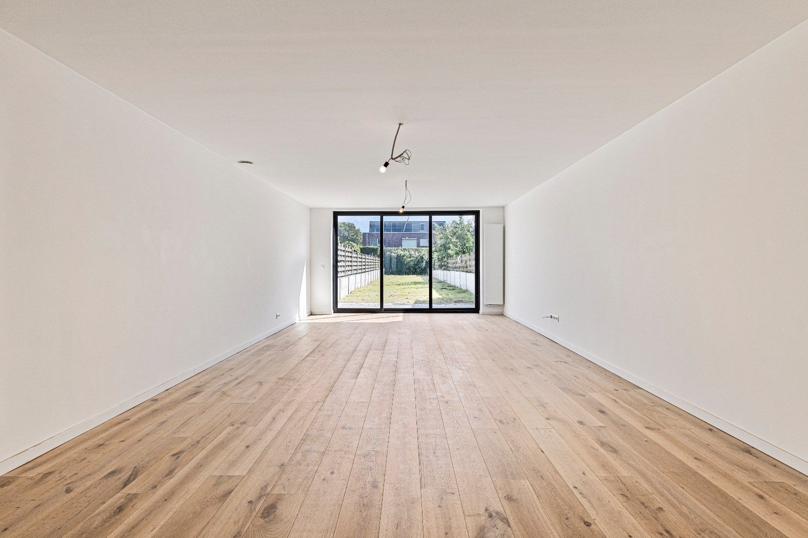 Prachtig gerenoveerde 4-slpk woning in het centrum van Stabroek! foto 3