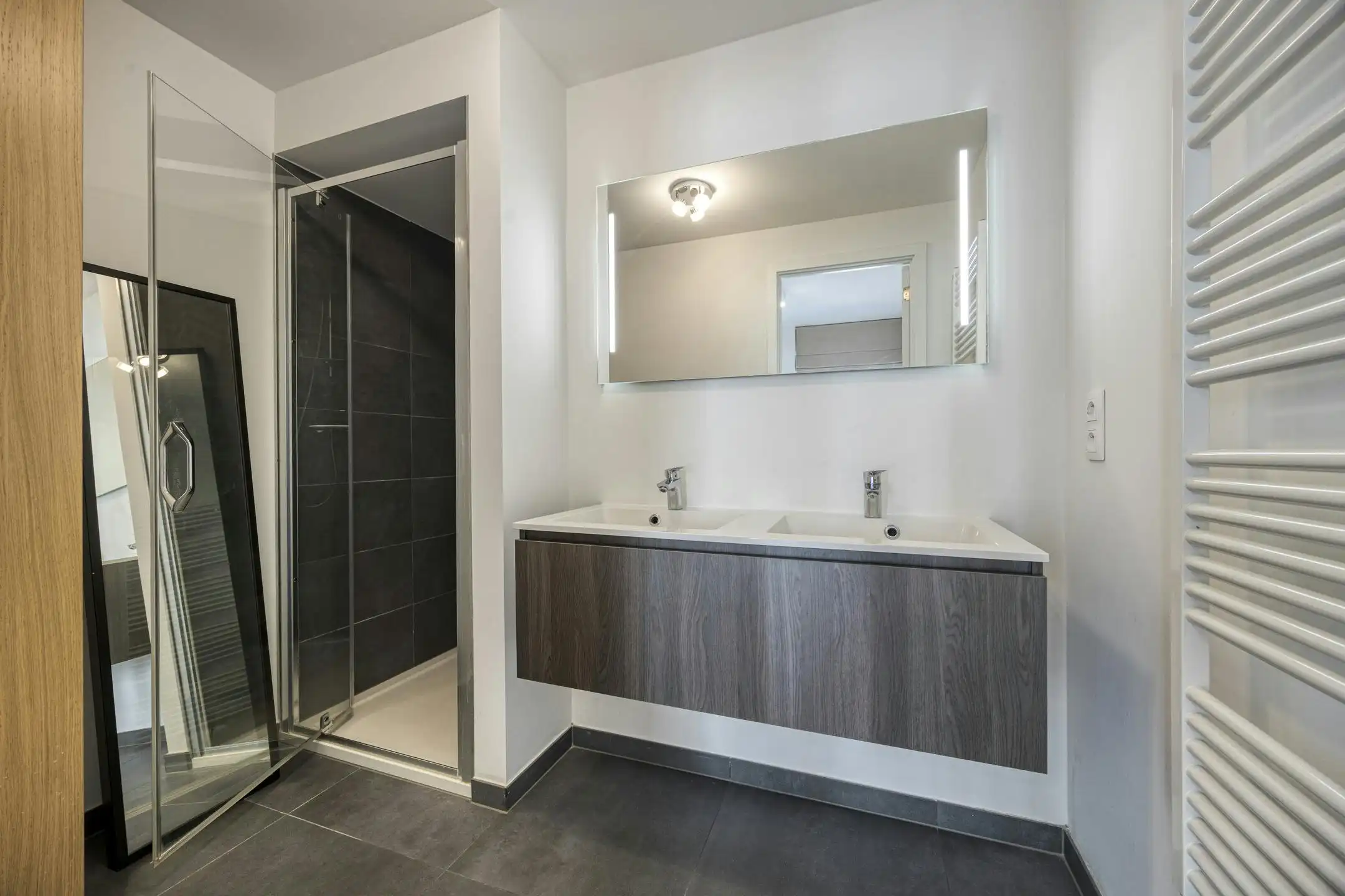 Te koop: lichtrijk 2slpk appt vlakbij Place Poelaert foto 8