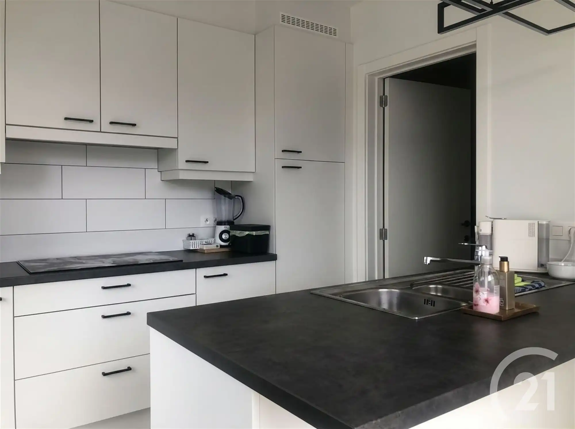 Ruime woning met zonnige tuin in Schriek! foto 8