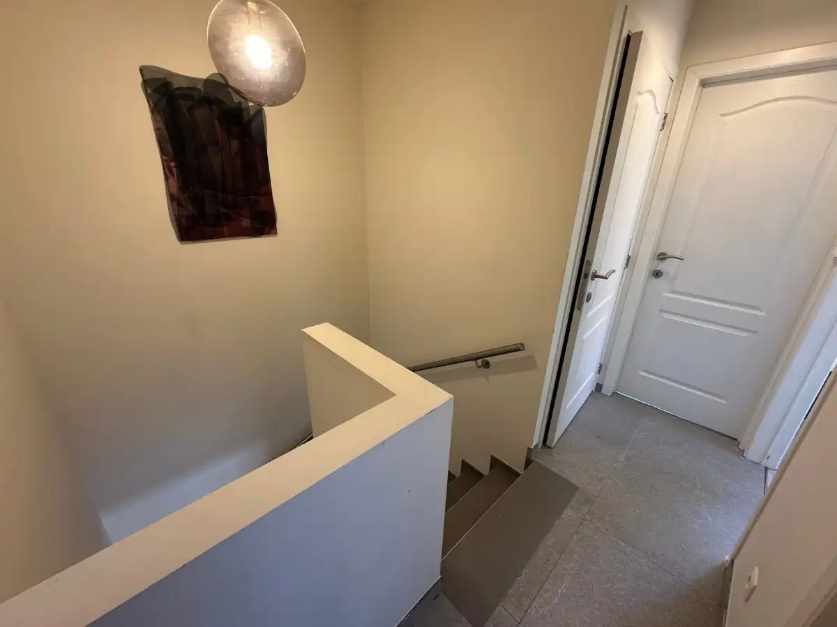 Moderne gezinswoning met drie slaapkamers en energiezuinige afwerking foto 10