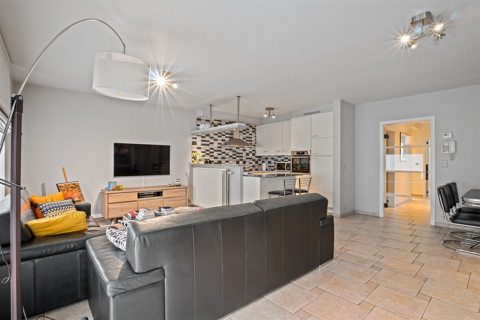 Gelijkvloers appartement met staanplaats, in centrum Berlare. foto 7