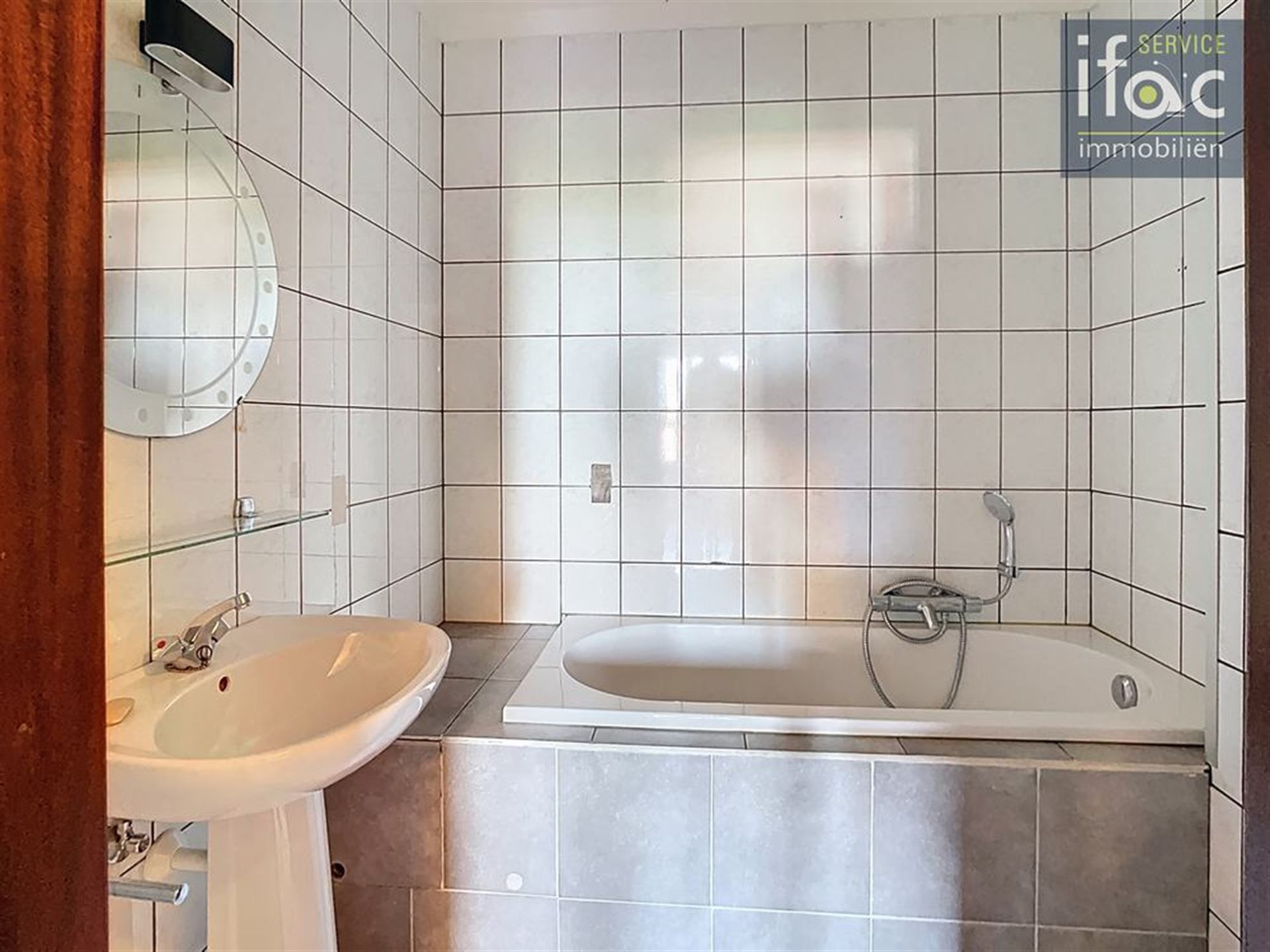 Ruim en klassevol gelijkvloers-appartement met 3 slaapkamers foto 13