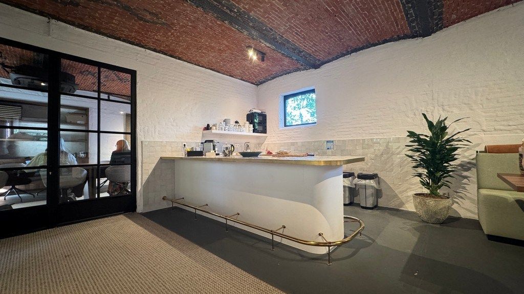 Trendy kantoor te huur vlakbij E40 in Drongen foto 5
