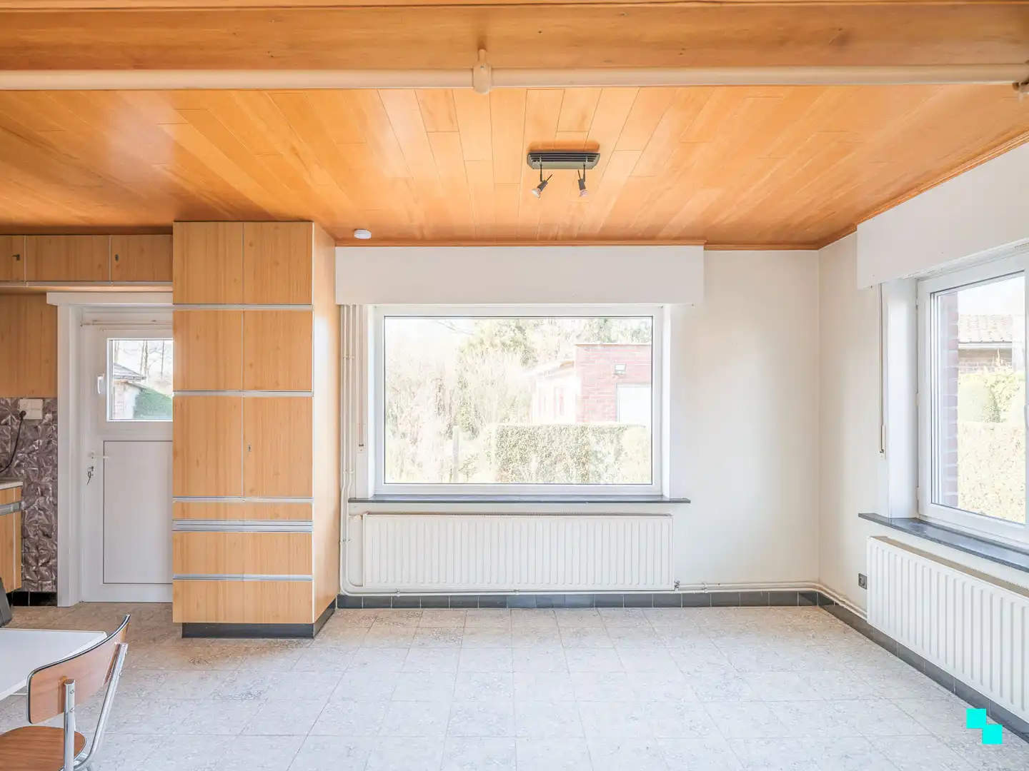 Te renoveren woning met garage en unieke tuingrond grenzend aan het bos foto 7