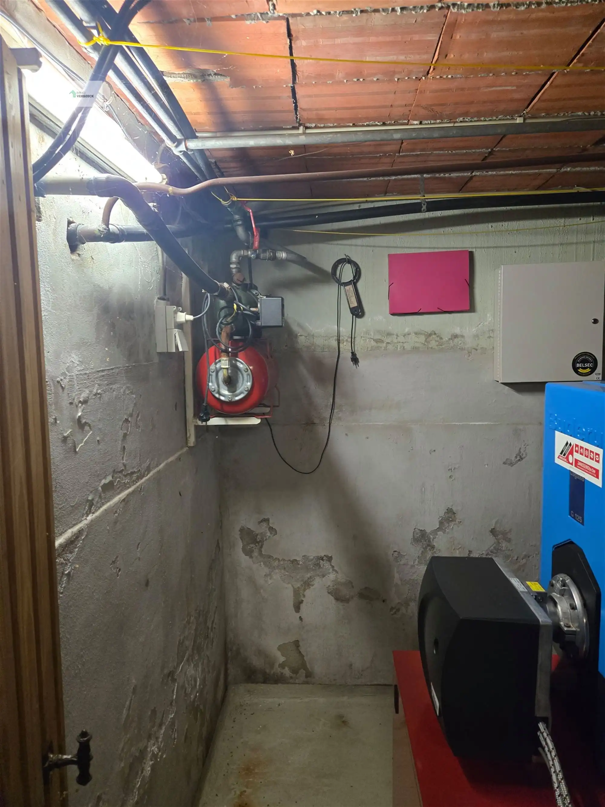Ruime woning met 4 slaapkamers op 914 m² te Bale foto 26