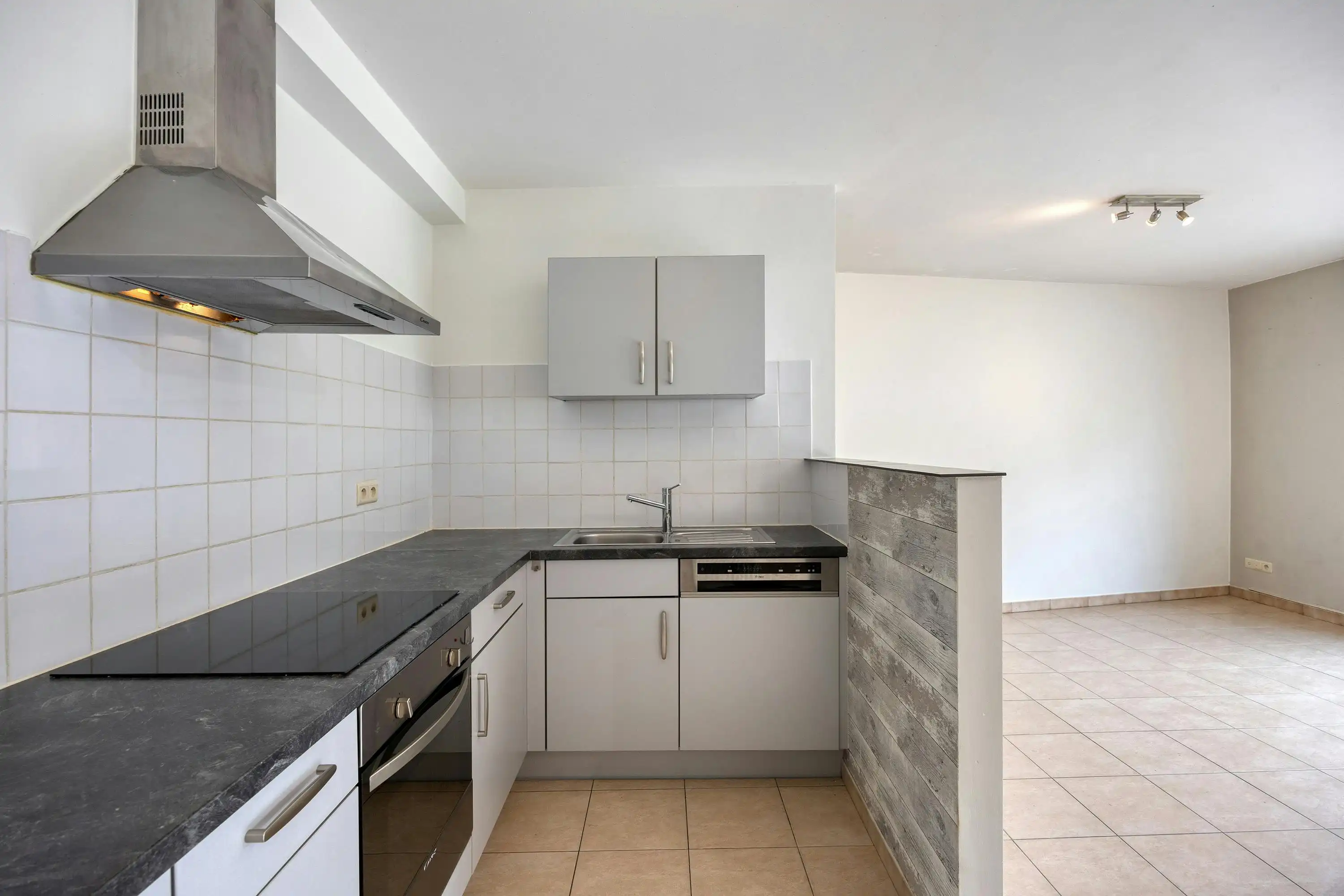 Ruim duplexappartement met garage op toplocatie in Strombeek-Bever foto 6