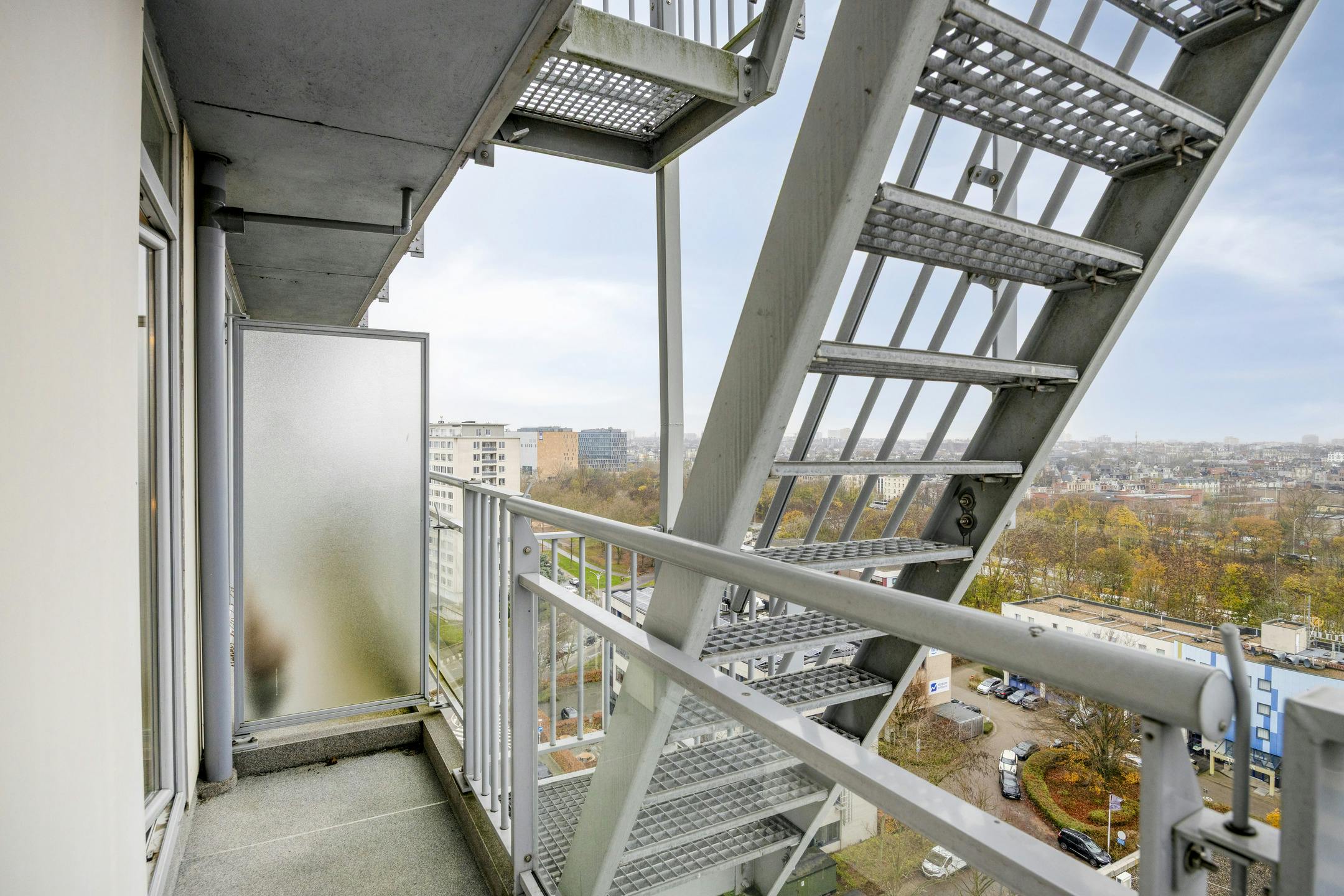 Instapklaar 2-slaapkamerappartement te koop in Berchem foto 14