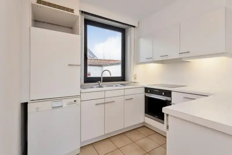 Rumbeke- Instapklaar appartement met garage foto 6